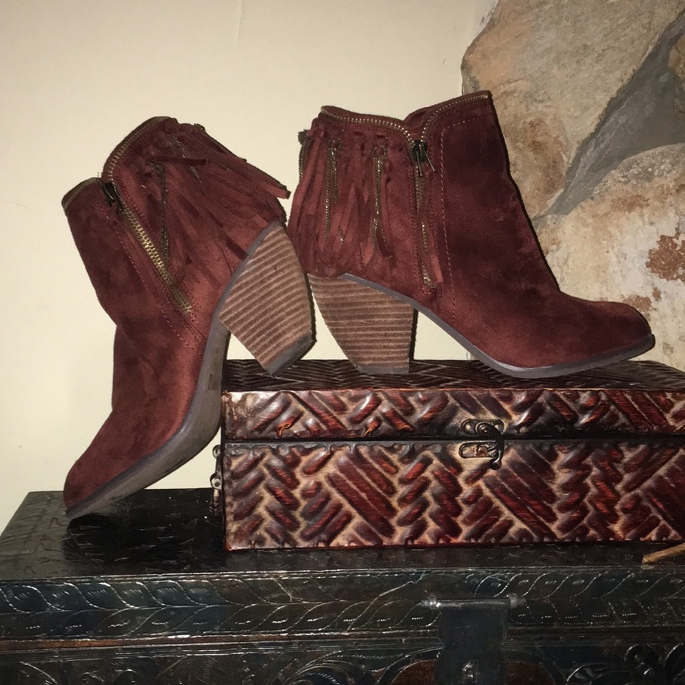 Not Rated booties, Sz 8.5, excellent preloved condition still like new.